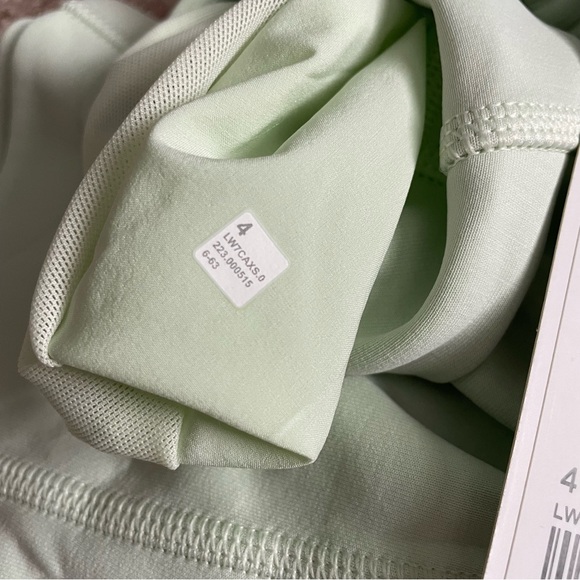 NWT Lululemon Softstreme High-Rise Short 4" Kohlrabi Green Size 4 - Picture 5 of 8